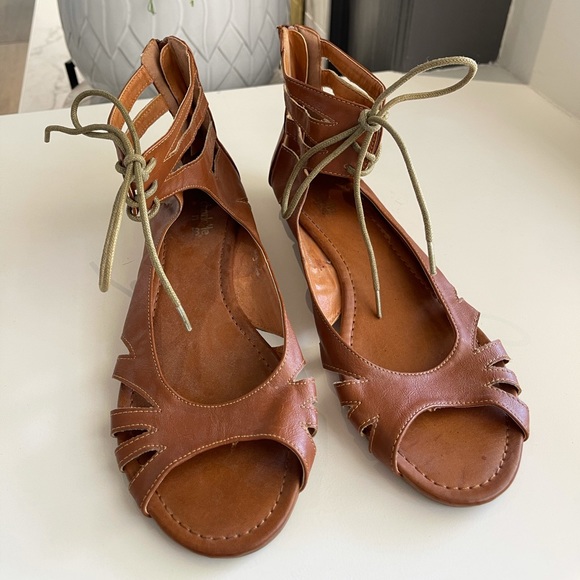 Unique sandals with zipper back, brown - Picture 2 of 3